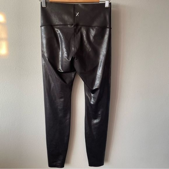Knix High rise leggings with leather like finish black - Picture 6 of 8